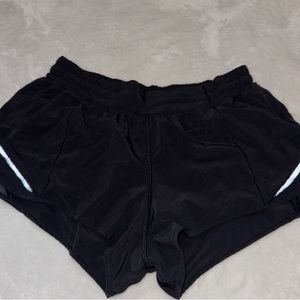 Lululemon Hotty Low-Rise Lined Short 2.5”